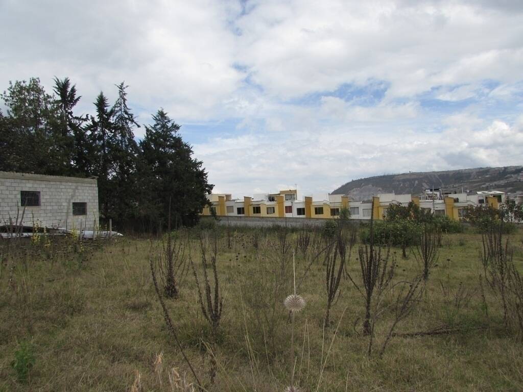 Vendo terreno 12.200 m2 en plena prolongación Av. Simón Bolívar