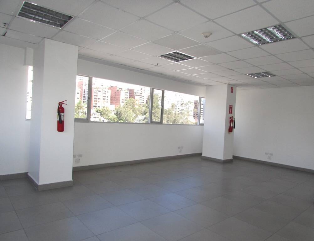 Oficinas 57 m2 en Business Center Av. 6 de Diciembre Sector La Paz