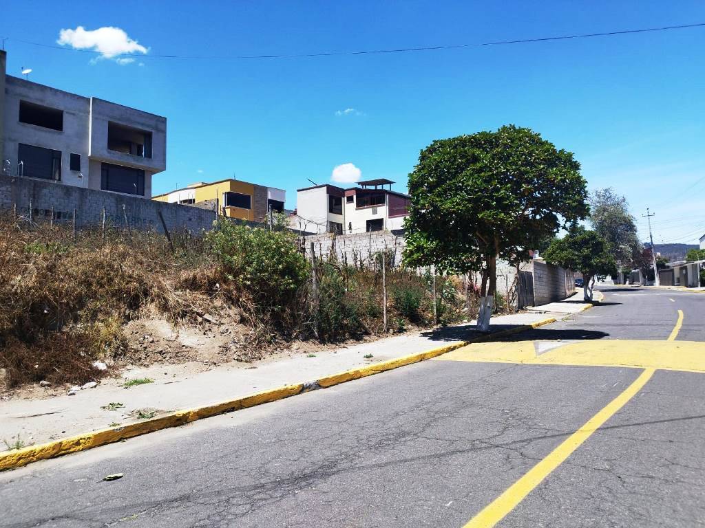 Terreno en venta 340m2 en Mastodontes - Carcelén