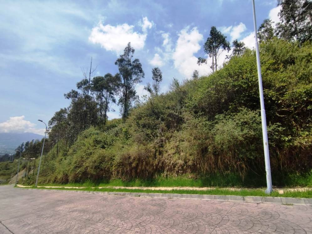 Terreno de 963m2 en venta sector UIDE