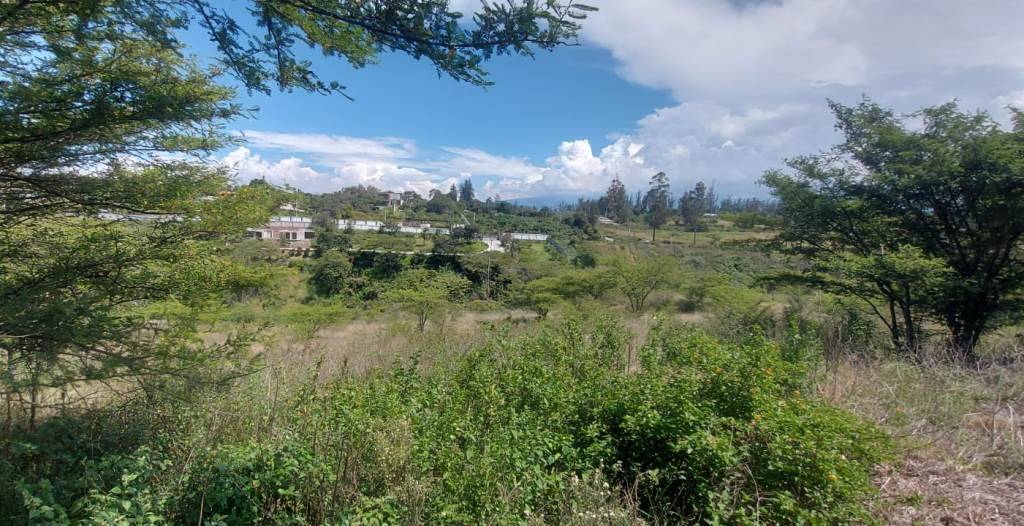Terreno en venta 2.530m2 en Mangahuantag Puembo