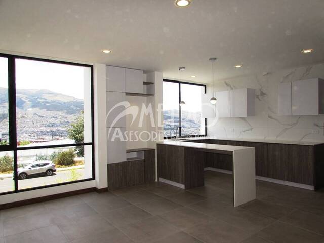 #140 - Casa para Venta en Quito - P - 1