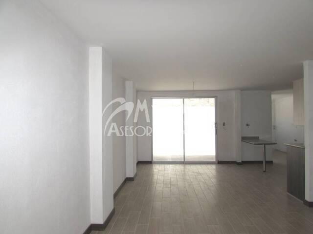 #69 - Casa para Venta en Quito - P - 2