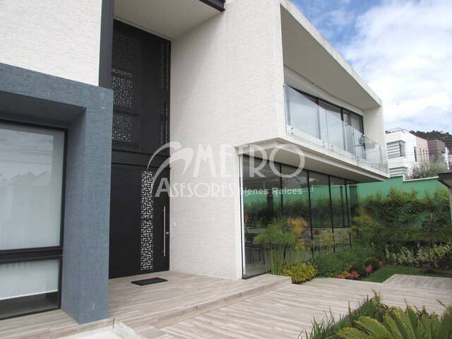 #299 - Casa para Venta en Quito - P - 2