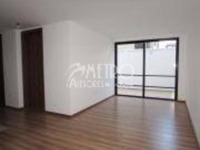 #302 - Departamento para Venta en Quito - P - 2