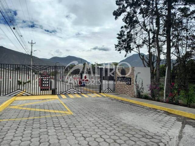 #355 - Terreno para Venta en Quito - P - 2