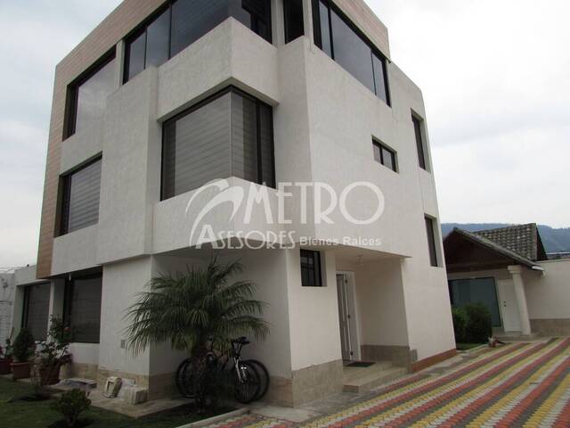 #483 - Casa Rentera para Venta en Quito - P - 2