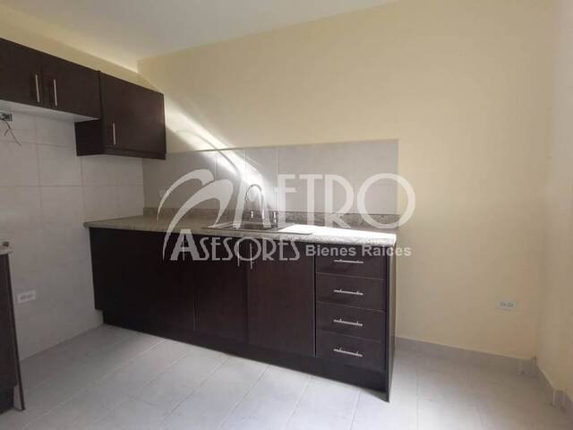 #633 - Casa para Venta en Quito - P - 3