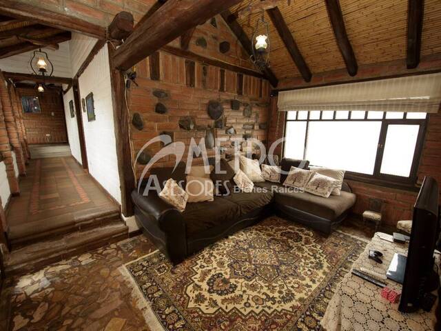 #674 - Casa para Venta en Quito - P - 2
