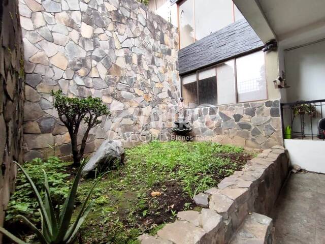 #787 - Casa Rentera para Venta en Quito - P - 2