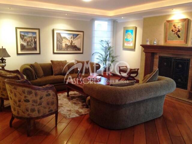 #804 - Casa para Venta en Quito - P - 2