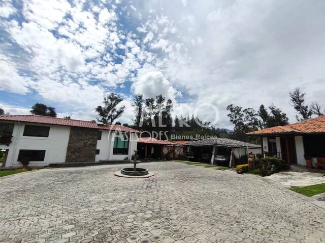 #813 - Casa para Venta en Quito - P - 3