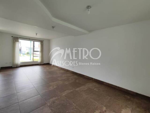 #815 - Casa para Venta en Quito - P - 2