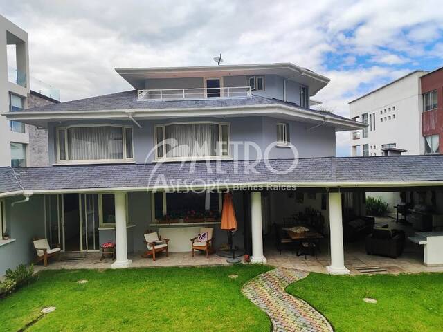 #838 - Casa para Venta en Quito - P - 2
