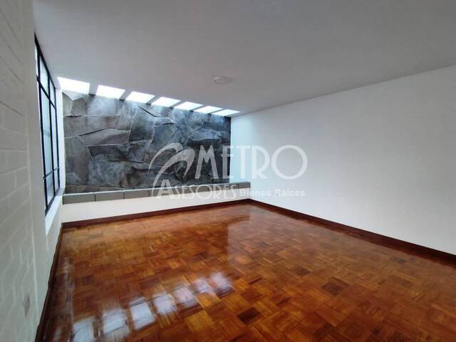#852 - Casa para Alquiler en Quito - P - 2