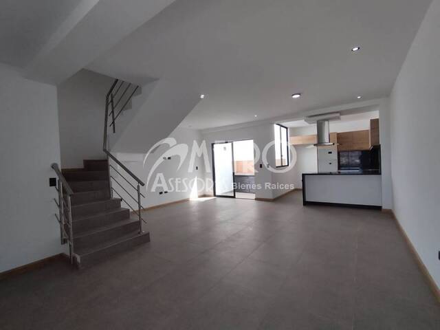 #822 - Casa para Venta en Quito - P - 2
