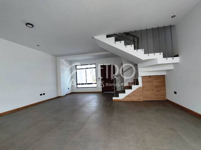 #822 - Casa para Venta en Quito - P - 3