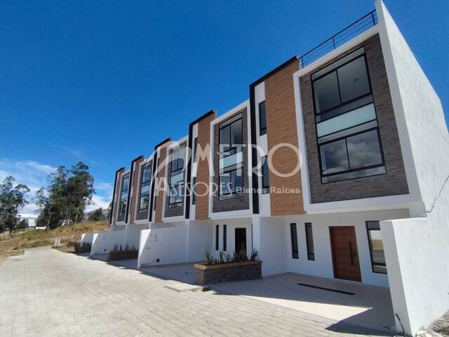 #822 - Casa para Venta en Quito - P - 1