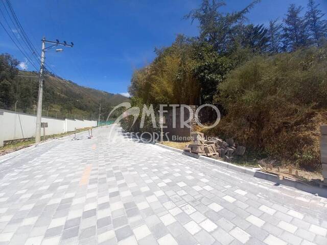 #869 - Terreno para Venta en Quito - P - 2