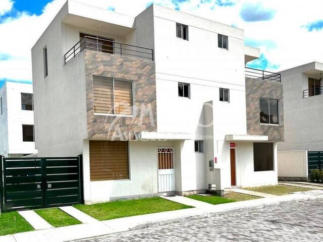 #872 - Casa para Venta en Quito - P - 3