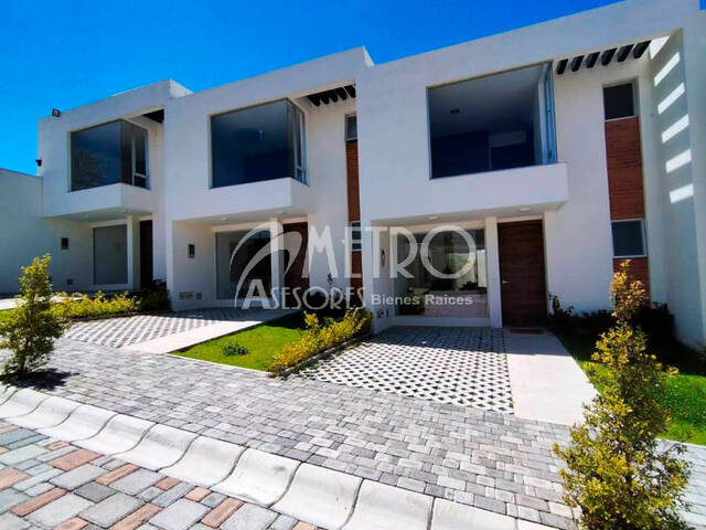 #877 - Casa para Venta en Quito - P - 1