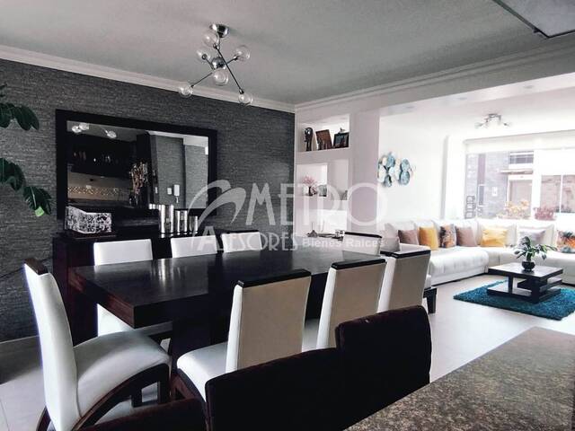#897 - Casa para Venta en Quito - P - 2