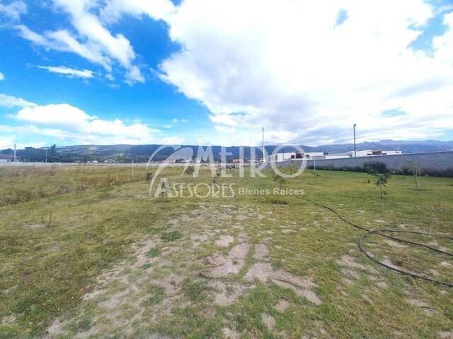 #912 - Terreno para Venta en Quito - P