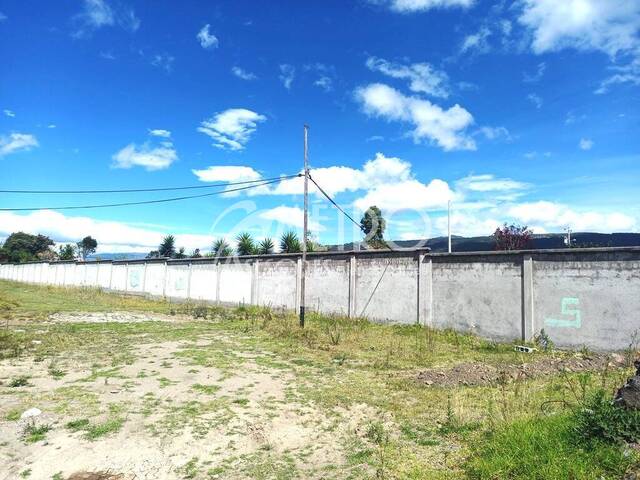 #912 - Terreno para Venta en Quito - P - 2