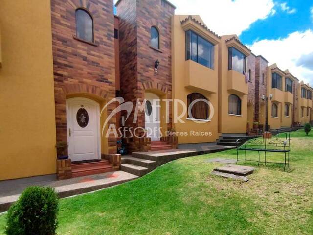 #914 - Casa para Venta en Quito - P - 1