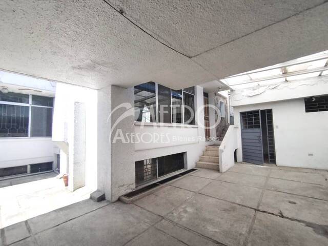 #932 - Casa para Venta en Quito - P - 3