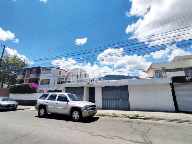 #932 - Casa para Venta en Quito - P - 2