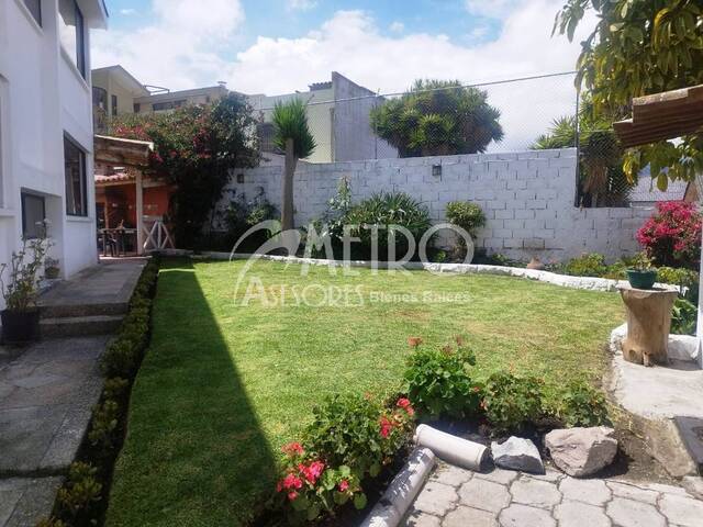 #947 - Casa para Venta en Quito - P - 1