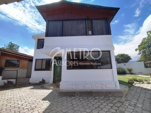 #947 - Casa para Venta en Quito - P