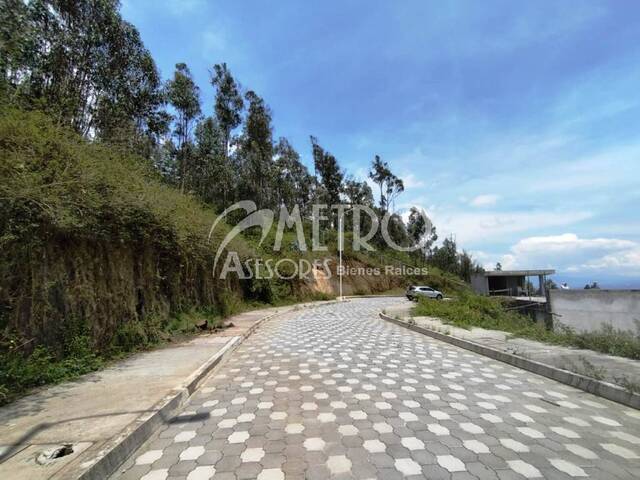 #953 - Terreno para Venta en Quito - P - 3