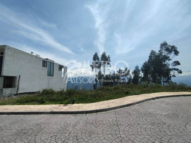 #964 - Terreno para Venta en Quito - P