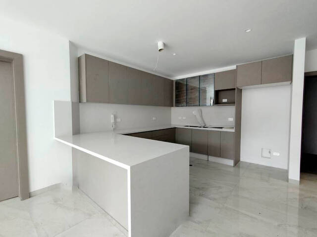 #996 - Departamento para Venta en Quito - P - 2