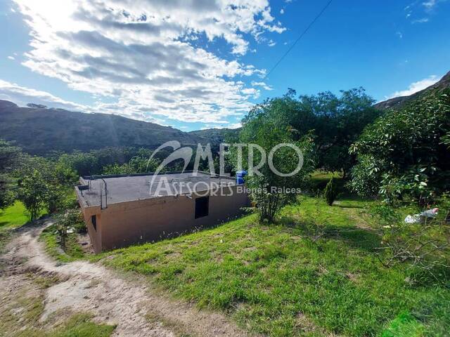 #1042 - Terreno para Venta en Quito - P - 2