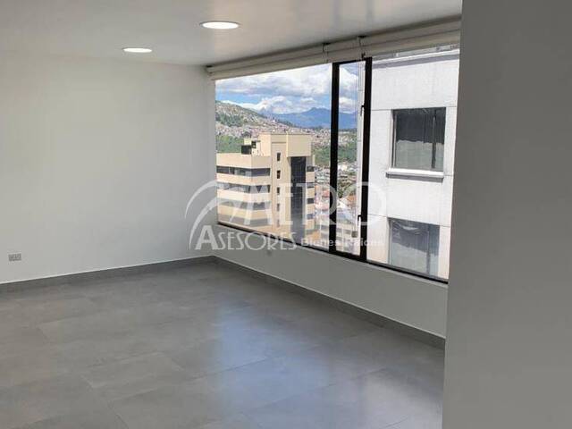 #1044 - Oficina para Venta en Quito - P - 2