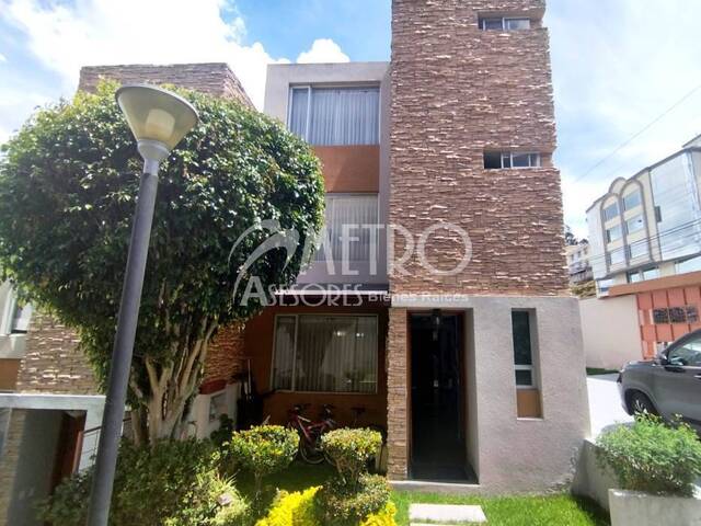 #1054 - Casa para Venta en Quito - P