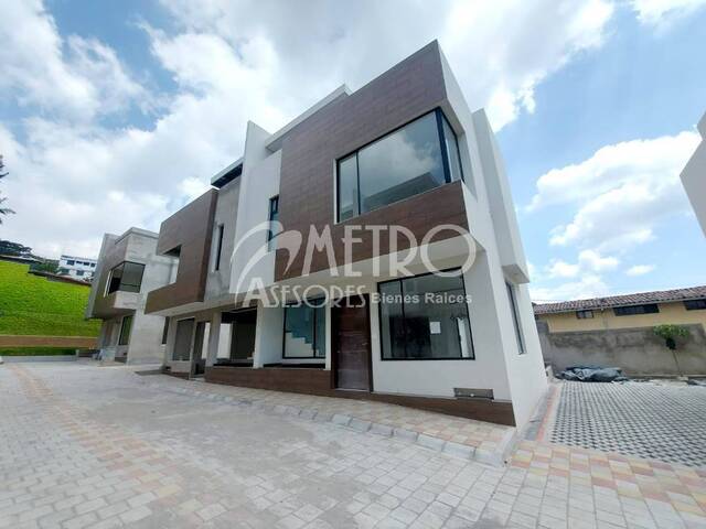 #1072 - Casa para Venta en Quito - P - 1