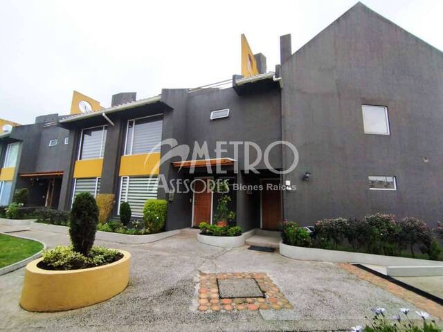 #1070 - Casa para Venta en Quito - P - 1
