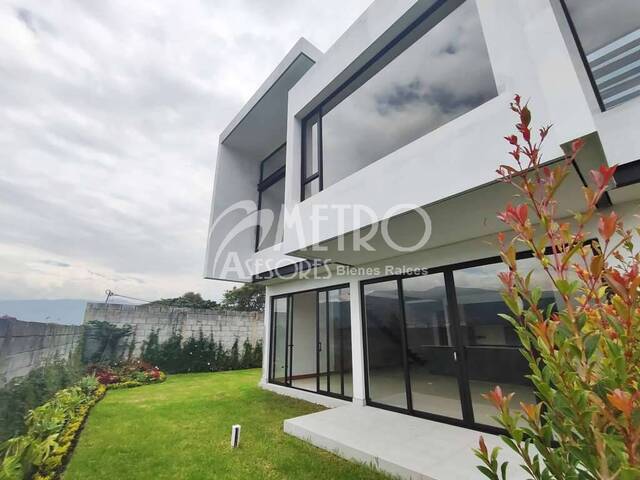 #1310 - Casa para Venta en Quito - P