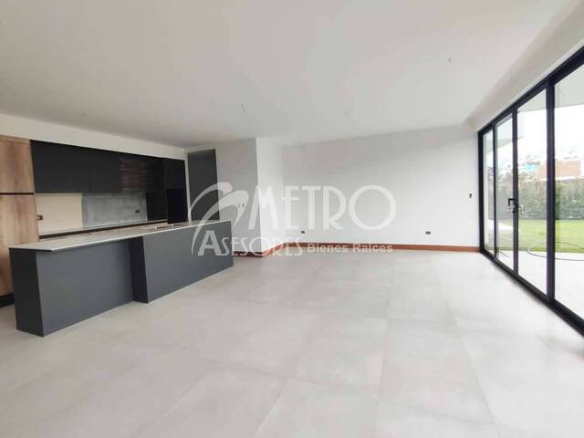 #1310 - Casa para Venta en Quito - P