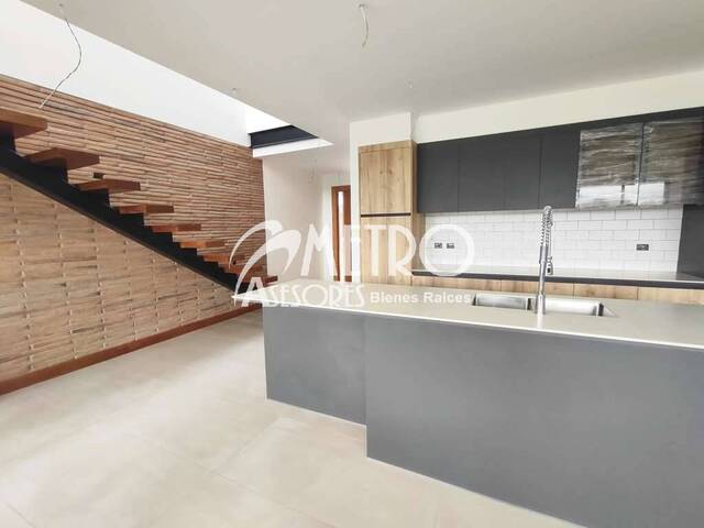 #1311 - Casa para Venta en Quito - P