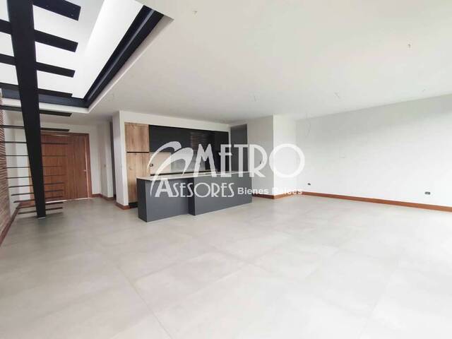 #1311 - Casa para Venta en Quito - P