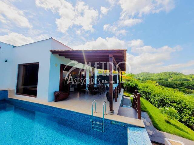 #1332 - Casa de Playa para Venta en Jama - M