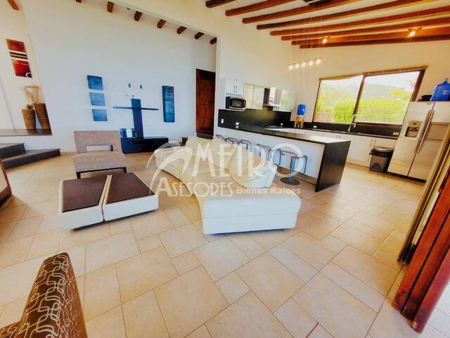 #1332 - Casa de Playa para Venta en Jama - M