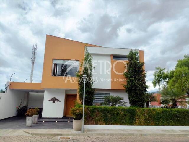 #1338 - Casa para Venta en Quito - P