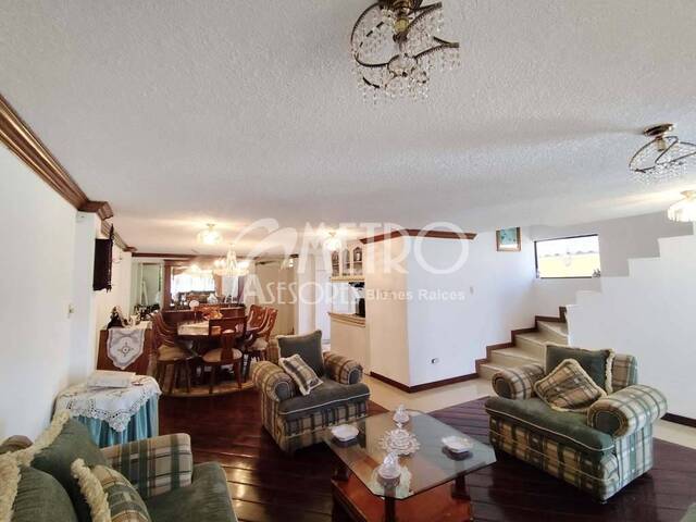 #1350 - Casa para Venta en Quito - P