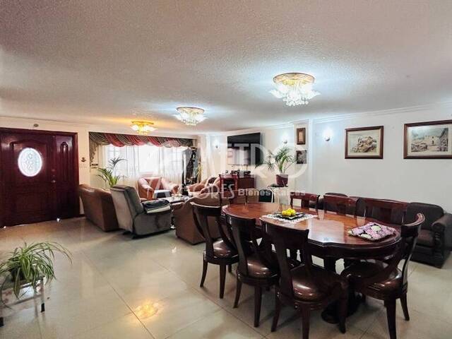 #1379 - Casa Rentera para Venta en Quito - P